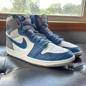 Jordan 1’s retro Blue and White High-Top Sneakers